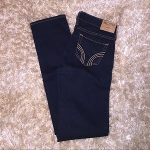 HOLLISTER DARK WASH SKINNY JEANS